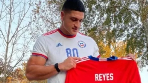 Sammis se puso La Roja y alentó a Chile antes del partido ante Paraguay.