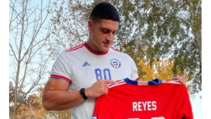 Sammis se puso La Roja y alentó a Chile antes del partido ante Paraguay.