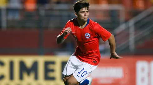 Víctor Dávila es convocado de emergencia a La Roja.