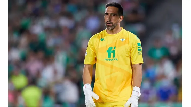 Bravo no pudo ante el Sevilla pero dejó una buena impresión en España