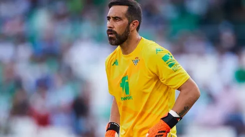 Betis regala el clásico y Bravo no puede evitar la caída ante el Sevilla.