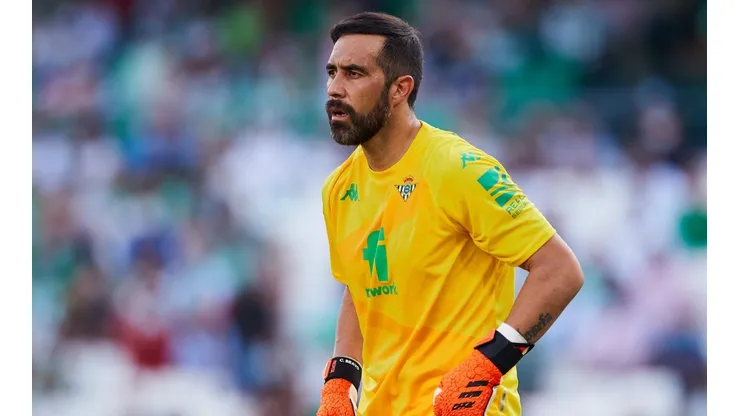 Betis regala el clásico y Bravo no puede evitar la caída ante el Sevilla.