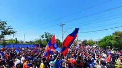 Un centenar de hinchas se conglomeró en las afueras del CDA