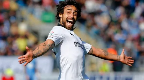 Jorge Valdivia se dio el tiempo para felicitar a Javier Parraguez tras su gol ante Wanderers.