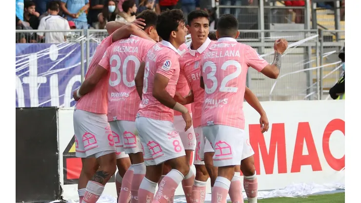 Los cruzados van en busca del liderato del torneo nacional