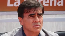 Gustavo Quinteros explica su malestar por contactos estrechos.