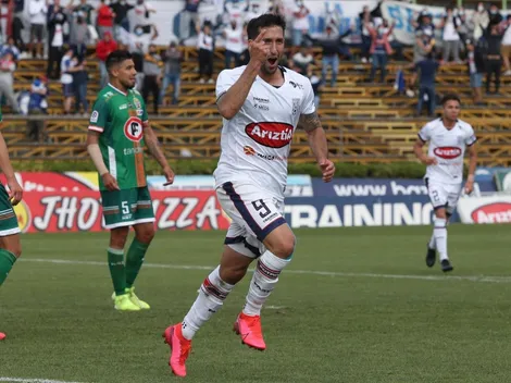 Melipilla sigue en racha tras vencer a Cobresal con doblete de Sosa