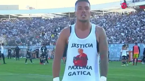 La polera que exhibió Javier Parraguez en el clásico entre Colo Colo y Universidad Católica.