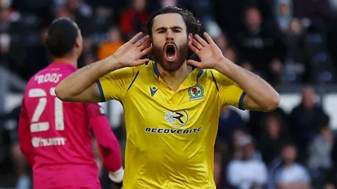 Ben Brereton marca dos goles con el Blackburn Rovers ante el Derby