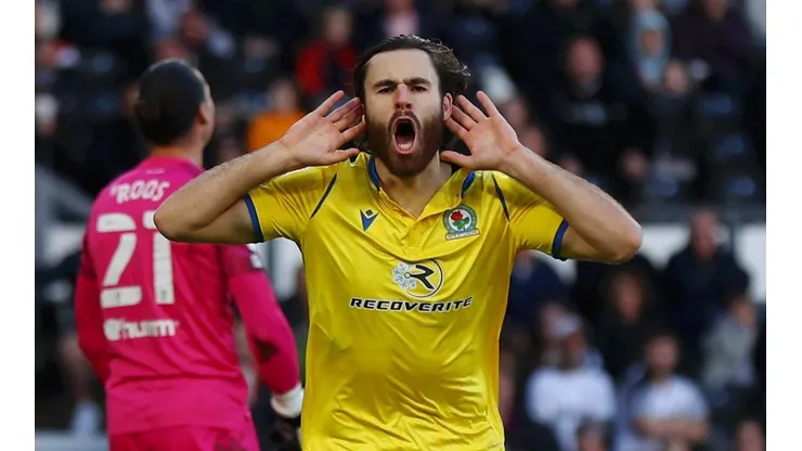 Ben Brereton marca dos goles con el Blackburn Rovers ante el Derby