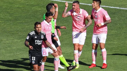 Seremi envía a cuarentena a 44 miembros de Colo Colo y 15 de la UC.