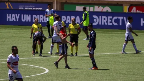 Hinchas de la U encararon a los jugadores en la caída contra Melipilla.