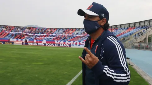 Esteban Valencia seguiría hasta fin de año con Universidad de Chile.