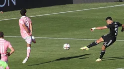 El momento en que Pablo Solari decretó el empate para Colo Colo ante la UC.