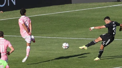 El momento en que Pablo Solari decretó el empate para Colo Colo ante la UC.
