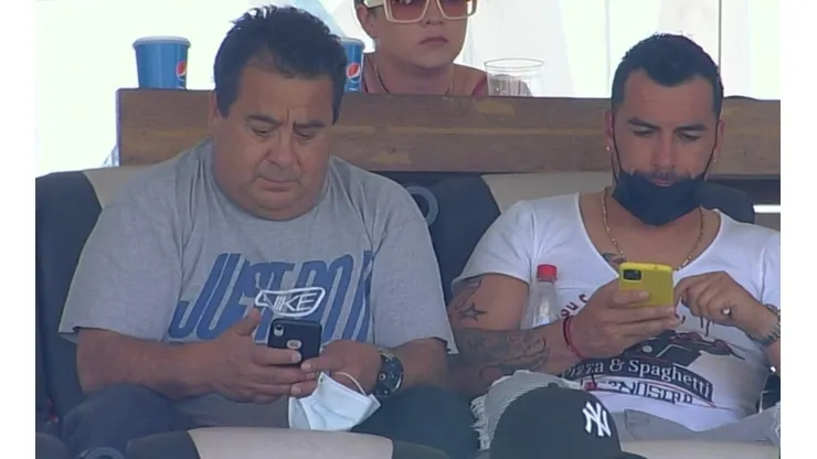 Ambos amigos se les vio sufriendo en el partido ante la UC