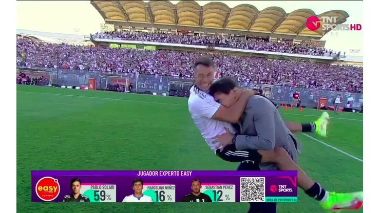 Morales y Quinteros protagonizan divertida celebración en triunfo albo.