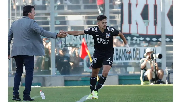 Colo Colo derrotó a la UC con el Pibe Solari como gran figura.