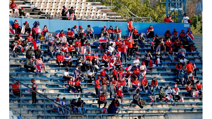 RM retrocede a Fase 3 y los estadios deberán reducir su aforo.