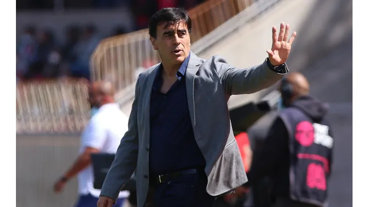 Colo Colo renueva el contrato de Gustavo Quinteros.