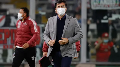 Gustavo Quinteros se ilusiona con Colo Colo tras su renovación.
