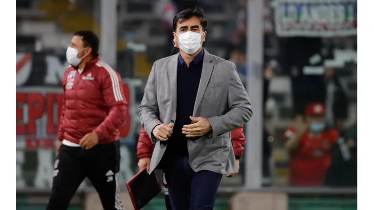 Gustavo Quinteros se ilusiona con Colo Colo tras su renovación.