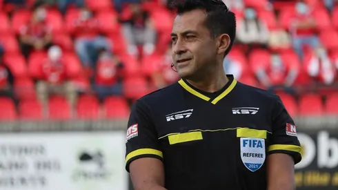 Julio Bascuñán fue designado como árbitro central del clásico.
