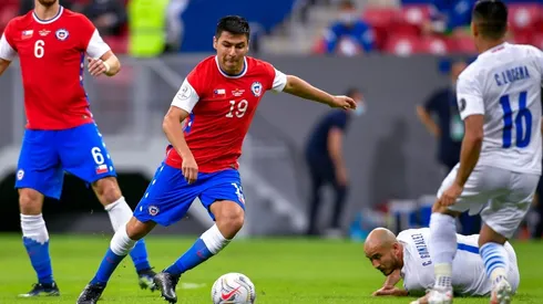 Alarcón es una de los llamados a tomar el mando del recambio en Chile