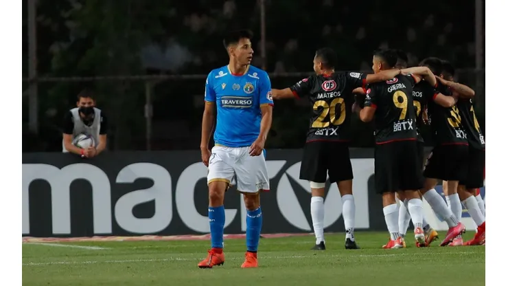 Audax cae goleado por Ñublense y comienza a ceder terreno en el liderato.