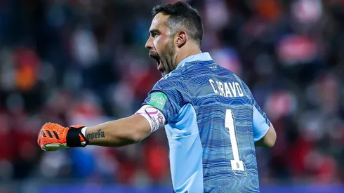 Claudio Bravo podría seguir en Europa por una o dos temporada más