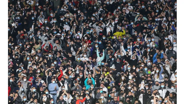 Club Social y Deportivo Colo Colo celebra la totalidad de 70 mil socios al día.