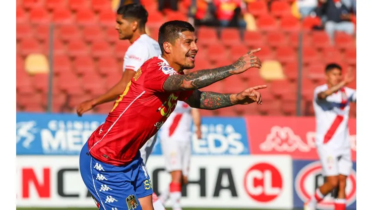 Unión Española derrota a Curicó y se ilusiona con la Sudamericana.
