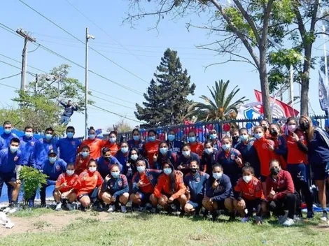 Hinchas azules realizan banderazo en la previa al Superclásico Femenino