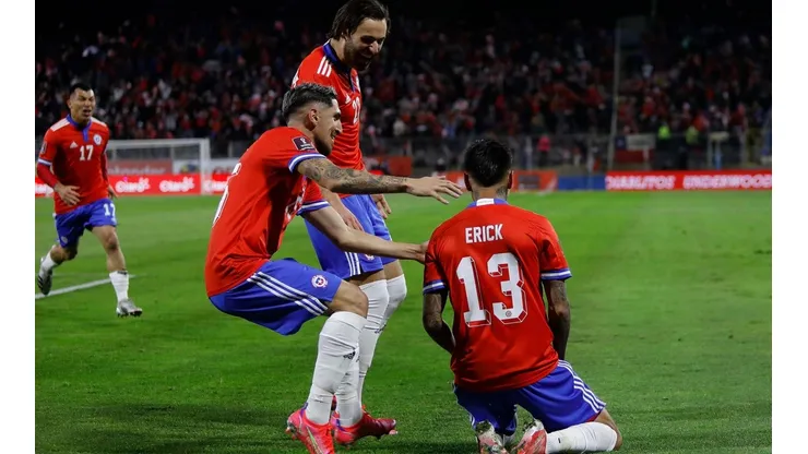 Diego Valdés celebró en cancha con la Selección Chilena en el triunfo frente a Venezuela