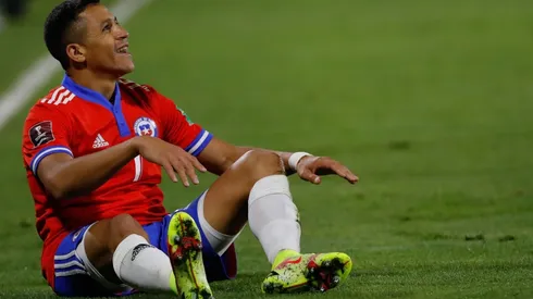 El delantero de La Roja se vio haciendo trucos en la previa al partido con los venezolanos