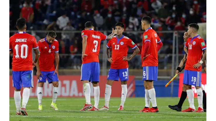 Los futbolistas de La Roja que están a una amarilla de ser suspendidos.
