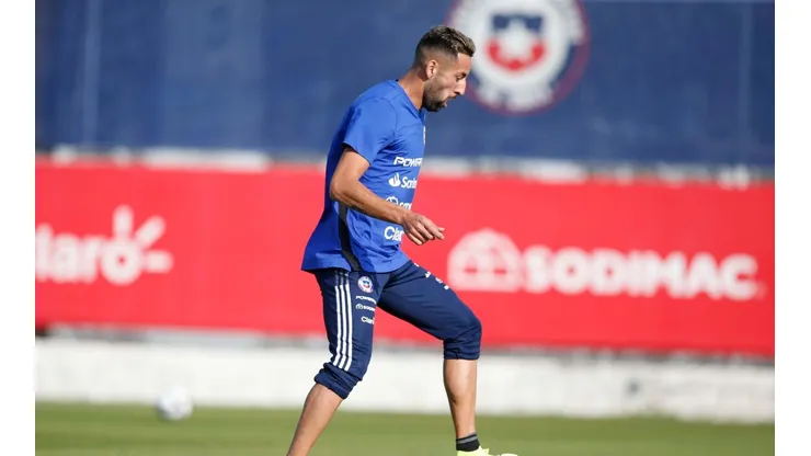 Isla sorprende con sus dotes de porteros en el entrenamiento de Chile.