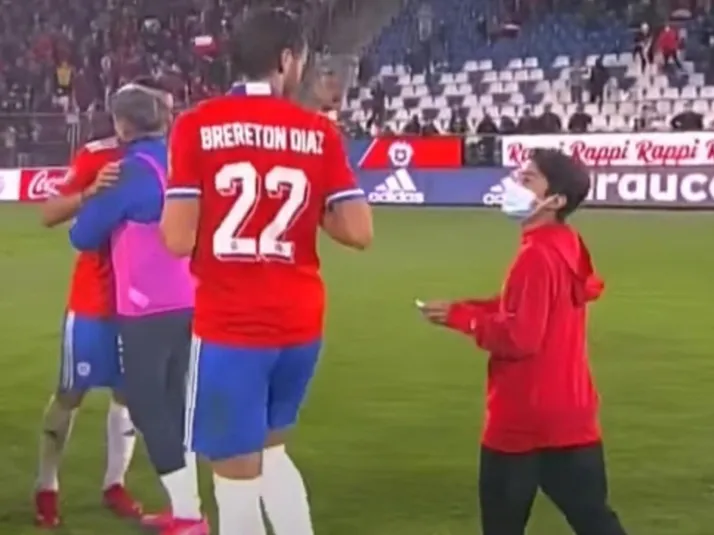 "Me dio la mano y quedé en shock": el niño que entró a la cancha a saludar a Brereton