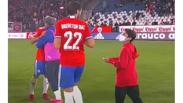 El pequeño Thomas saltó a la cancha en búsqueda de la camiseta de Brereton