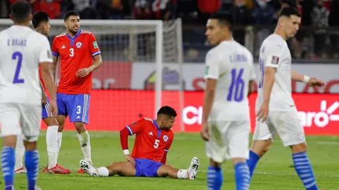 Paulo Díaz sufrió una lesión al minuto 42' ante Paraguay y es duda en La Roja.