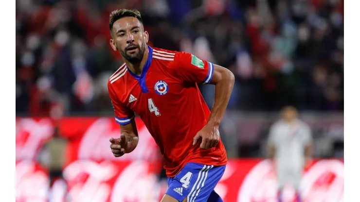 Mauricio Isla asegura que la generación dorada no bajará los brazos