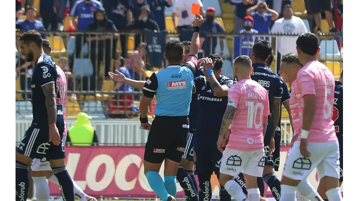 Camilo Moya se transforma en la expulsión más rápida del campeonato.