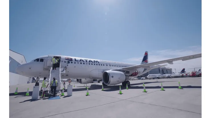 En un avión que se transformó en el Museo Más Alto del Mundo presentó Latam y llevó a la selección chilena hasta Lima por Eliminatorias