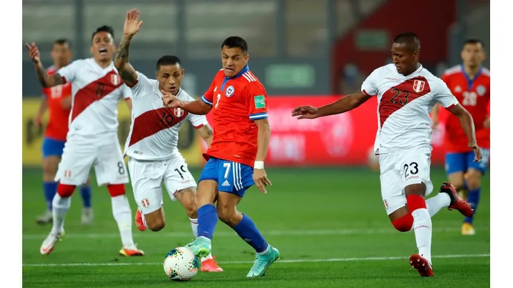 Tabla: Chile complica sus aspiraciones en acortar distancia para Qatar 2022.