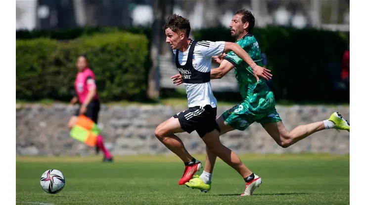 Luciano Arriagada marca dos goles en triunfo de Colo Colo ante Lautaro de Buin