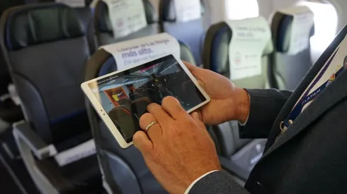 Tablets que tendrán una interacción en 360º es lo que podrán disfrutar, primero, los jugadores de la Roja, y luego los pasajeros de Latam en vuelos nacionales.