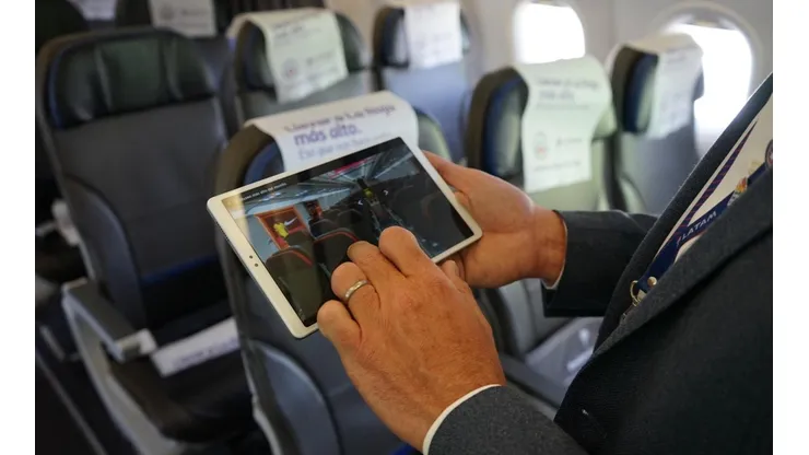 Tablets que tendrán una interacción en 360º es lo que podrán disfrutar, primero, los jugadores de la Roja, y luego los pasajeros de Latam en vuelos nacionales.