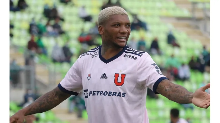 Junior Fernandes abandona por lesión el partido de la U.