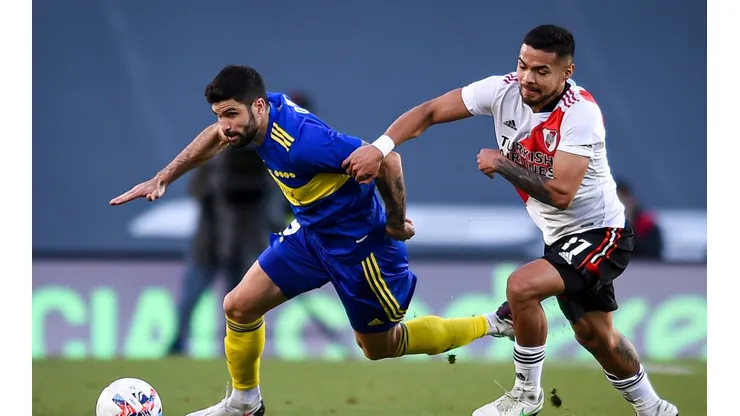 El chileno jugo todo el partido en el triunfo de su equipo en el Superclásico argentino