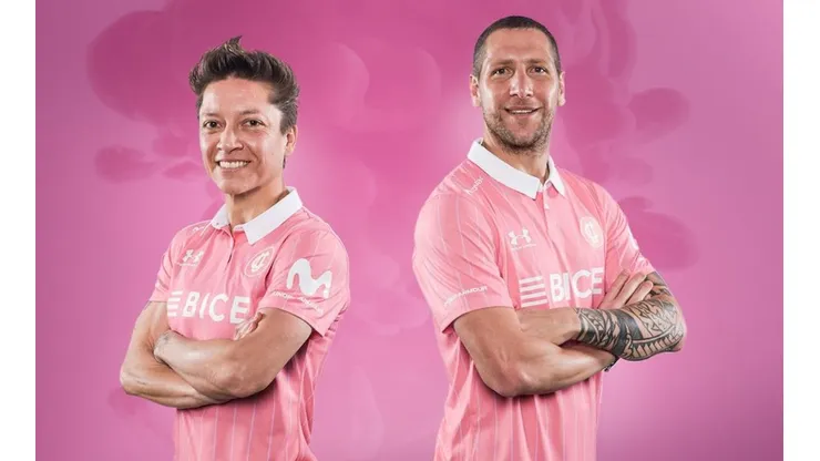 La UC presentó camiseta rosada para planteles masculinos y femeninos.
